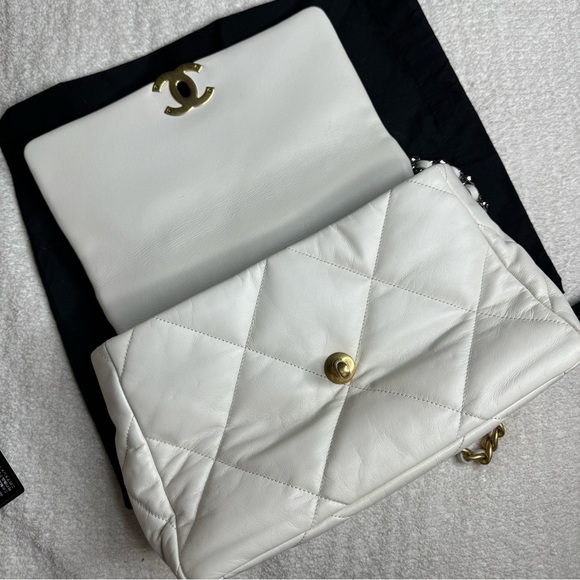 CHANEL 19 Large white - Picture 6 of 15